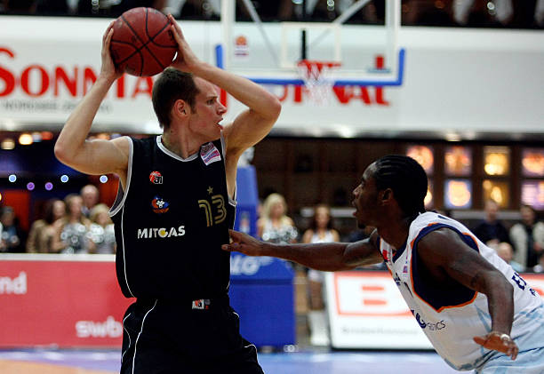 乌尔比希需 乌尔比希需