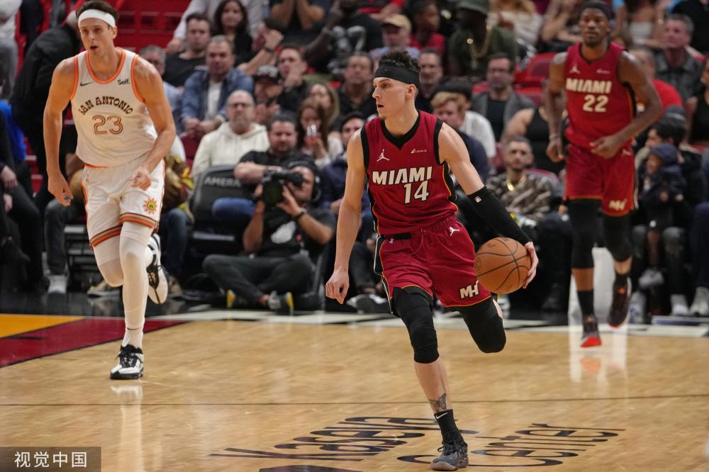 年轻中锋的 年轻中锋的